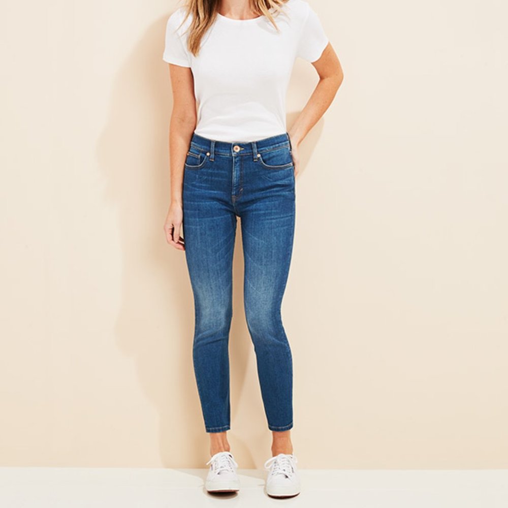 Vineyard Vines Jamie Jeans High-Rise (10") Medium Wash Indigo Jeans 24 2P000008